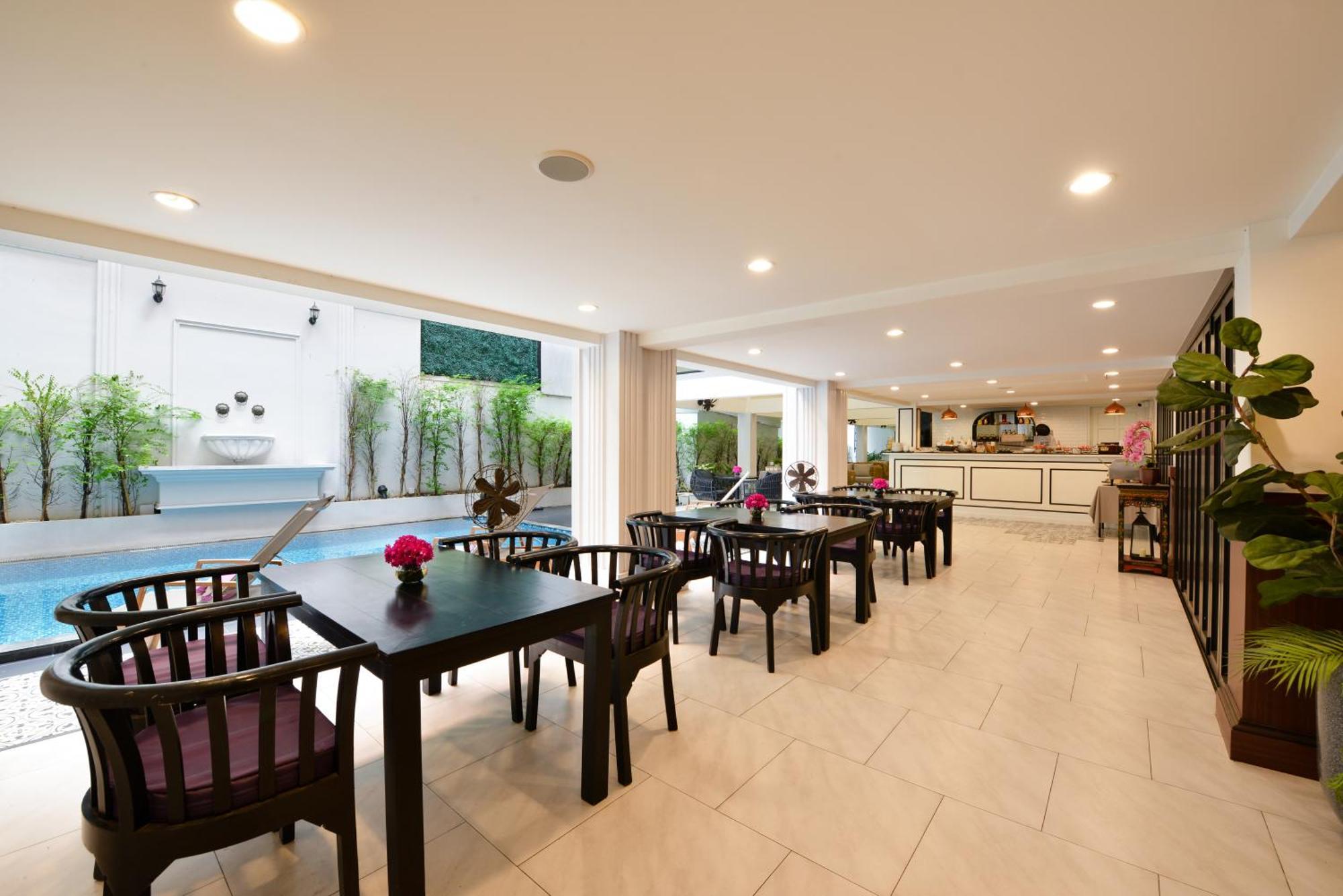 Villa De Pranakorn Бангкок Экстерьер фото The restaurant